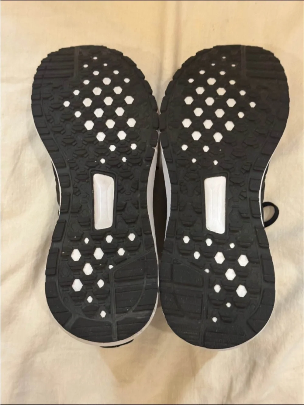 Women’s adidas Ultimashow, a lightweight running and sportswear shoe - - Picture 5 of 7